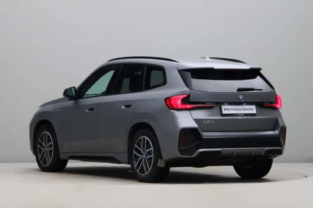 BMW iX1 (2023) thumbnail 10