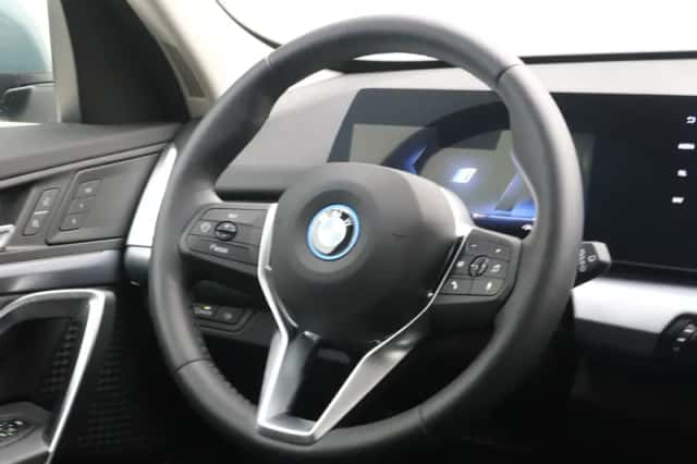 BMW iX1 (2026) thumbnail 2