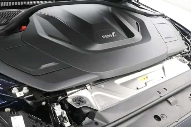 BMW i4 (2026) thumbnail 4