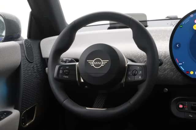 MINI Cooper (2025) thumbnail 2
