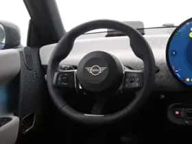 MINI Cooper (2025) thumbnail 2