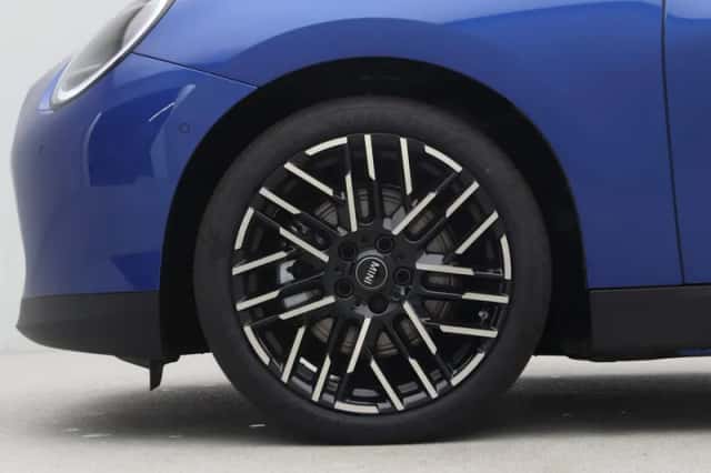 MINI Cooper (2025) thumbnail 16