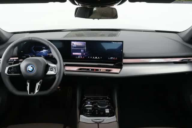 BMW i5 (2026) thumbnail 16