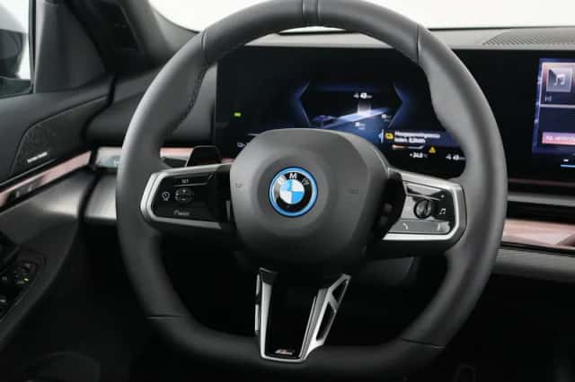 BMW i5 (2026) thumbnail 17