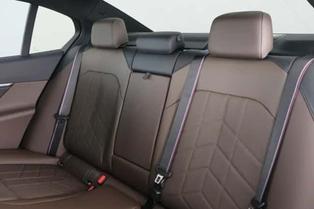 BMW i5 (2026) thumbnail 23