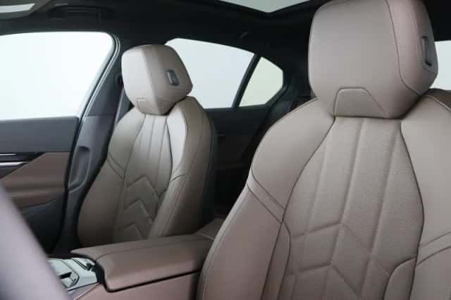 BMW i5 (2026) thumbnail 26