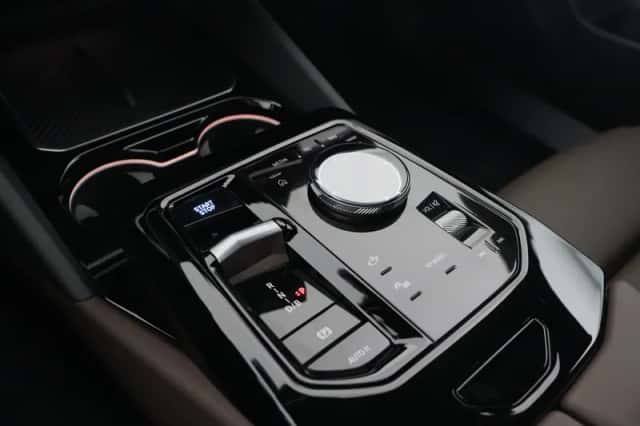 BMW i5 (2026) thumbnail 9