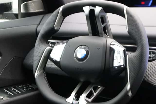 BMW iX3 (2026) thumbnail 2