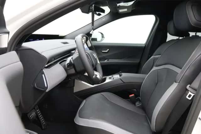 BMW iX3 (2026) thumbnail 5