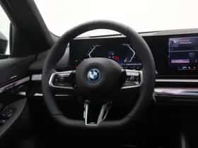 BMW i5 (2026) thumbnail 2