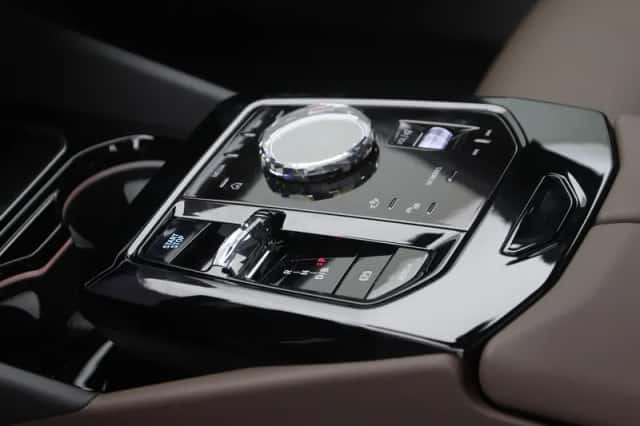 BMW i5 (2026) thumbnail 15