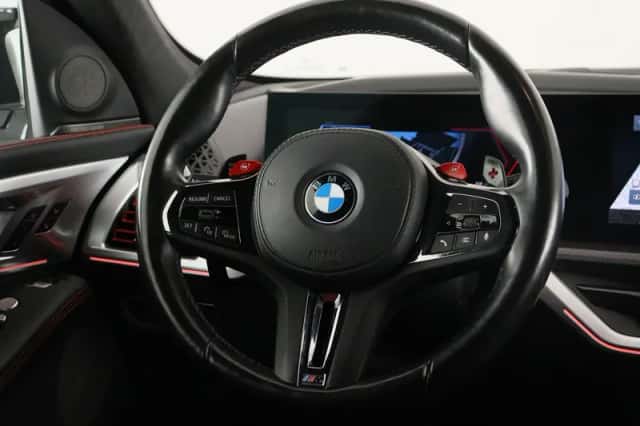 BMW XM (2024) thumbnail 2