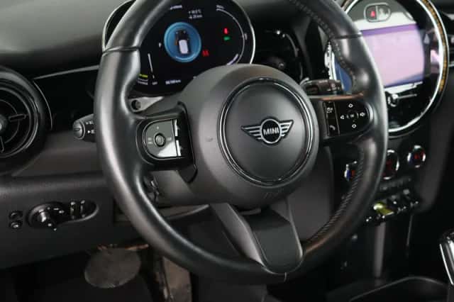 MINI Electric (2022) thumbnail 2