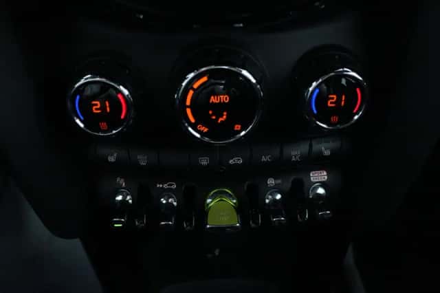 MINI Electric (2022) thumbnail 15