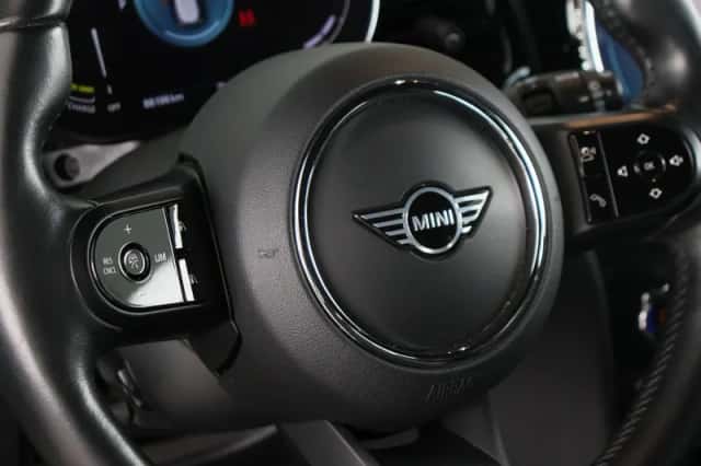 MINI Electric (2022) thumbnail 3
