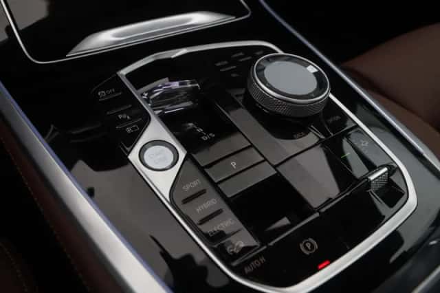 BMW X5 (2025) thumbnail 18