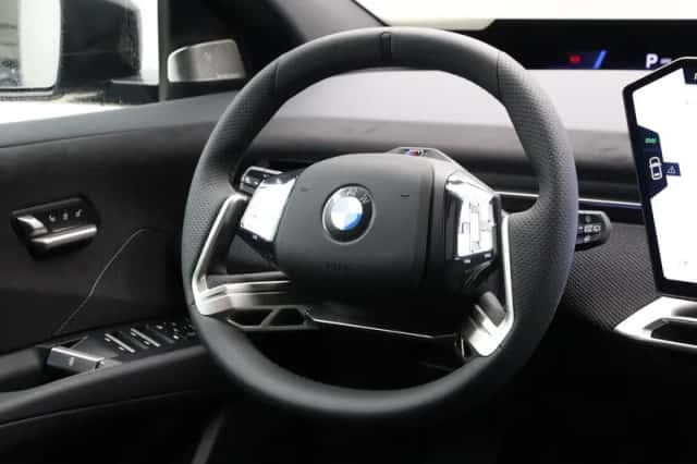 BMW iX3 (2026) thumbnail 2