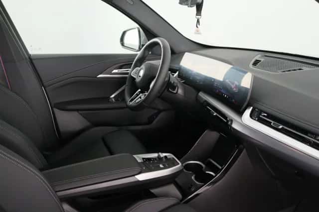 BMW iX1 (2026) thumbnail 30