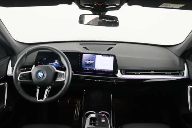 BMW iX1 (2025) thumbnail 15