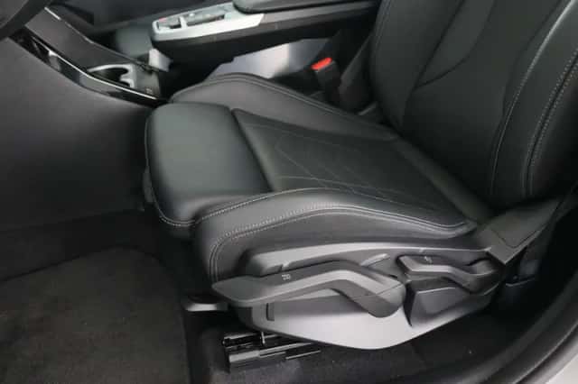 BMW iX1 (2025) thumbnail 17
