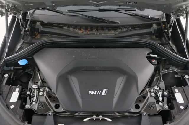 BMW iX1 (2025) thumbnail 5