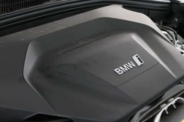 BMW iX1 (2025) thumbnail 6