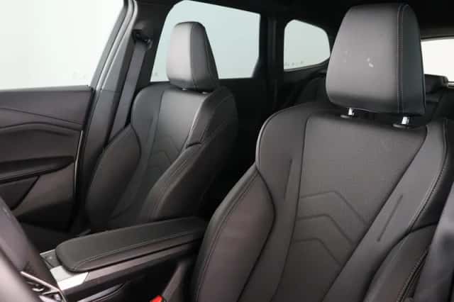BMW iX1 (2025) thumbnail 7