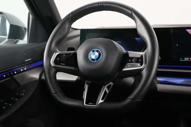 BMW i5 (2025) thumbnail 2