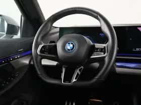 BMW i5 (2025) thumbnail 2