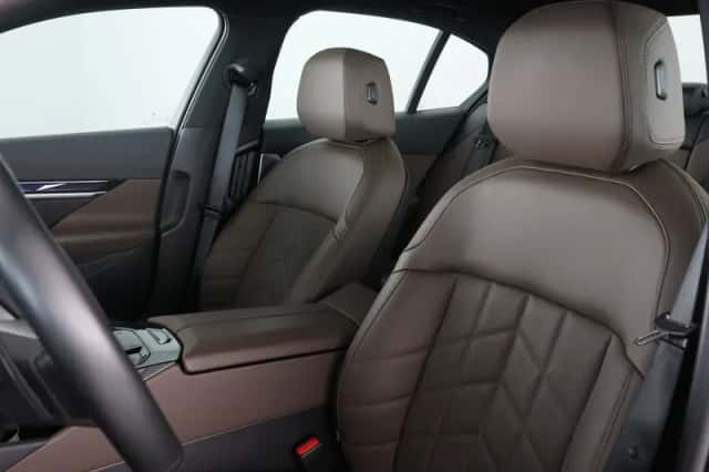BMW i5 (2025) thumbnail 7