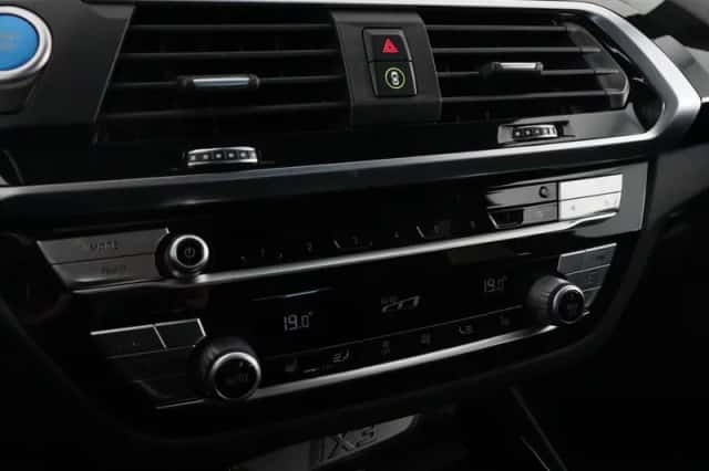 BMW iX3 (2022) thumbnail 10