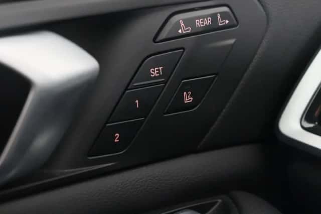 BMW X7 (2021) thumbnail 16