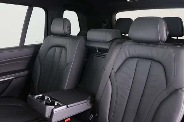 BMW X7 (2021) thumbnail 25