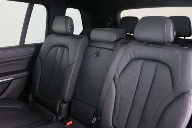BMW X7 (2021) thumbnail 26
