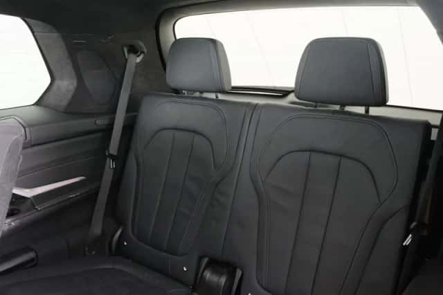 BMW X7 (2021) thumbnail 32