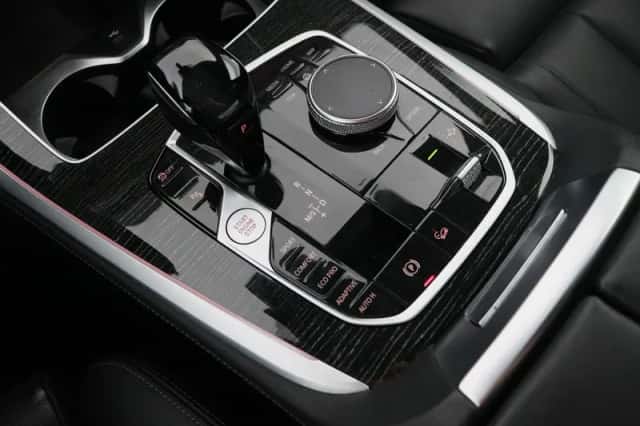 BMW X7 (2021) thumbnail 9