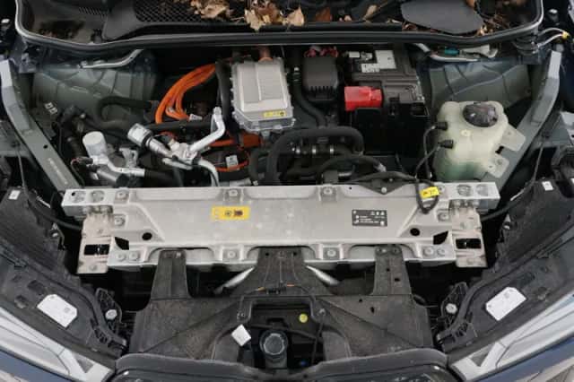 BMW iX (2022) thumbnail 11
