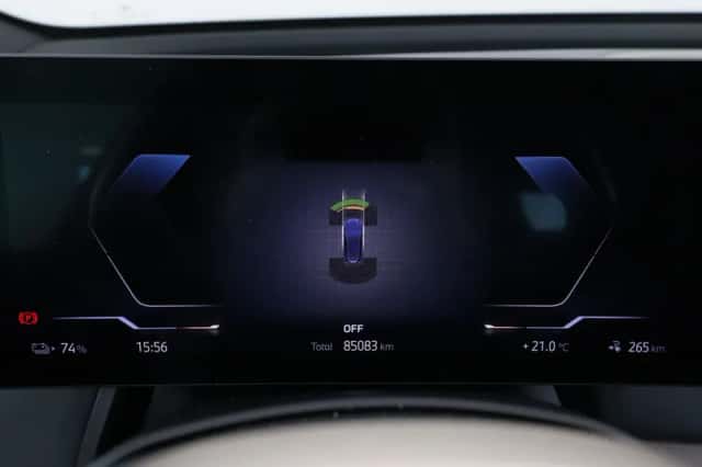 BMW iX (2022) thumbnail 14