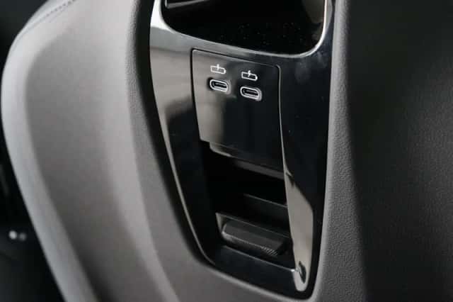 BMW iX (2022) thumbnail 19