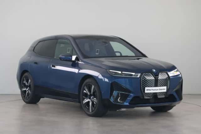 BMW iX (2022) thumbnail 3