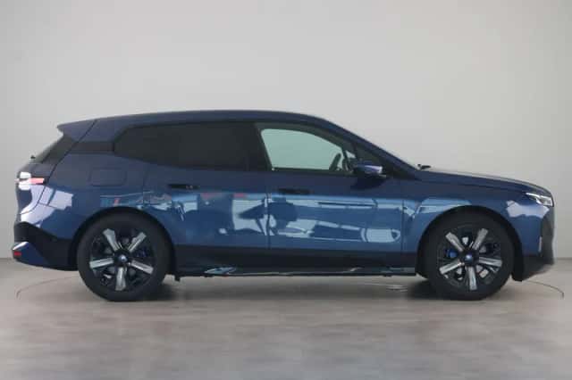 BMW iX (2022) thumbnail 4