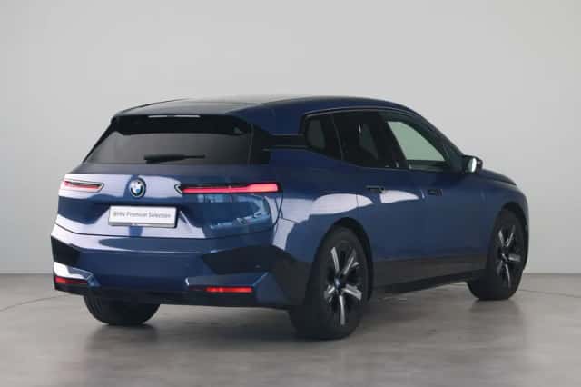 BMW iX (2022) thumbnail 5