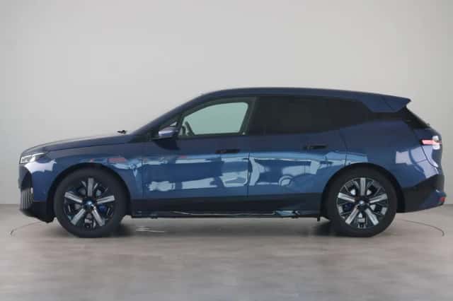 BMW iX (2022) thumbnail 8
