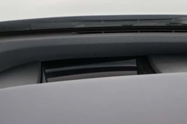 BMW iX (2022) thumbnail 10
