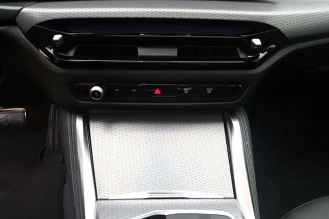 BMW i4 (2026) thumbnail 18