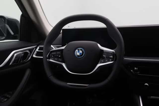 BMW i4 (2026) thumbnail 2