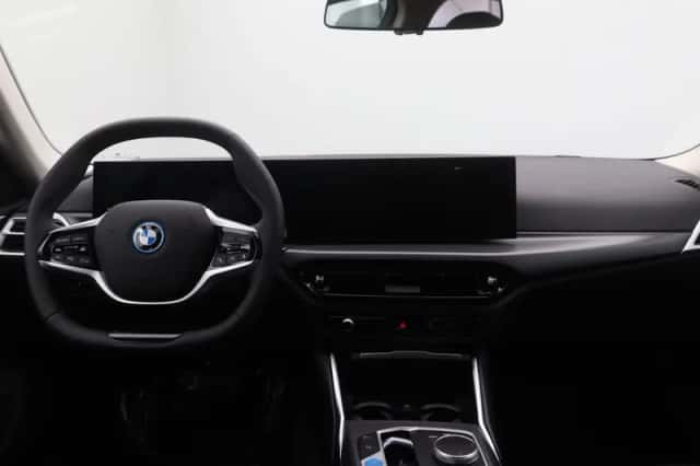 BMW i4 (2026) thumbnail 12