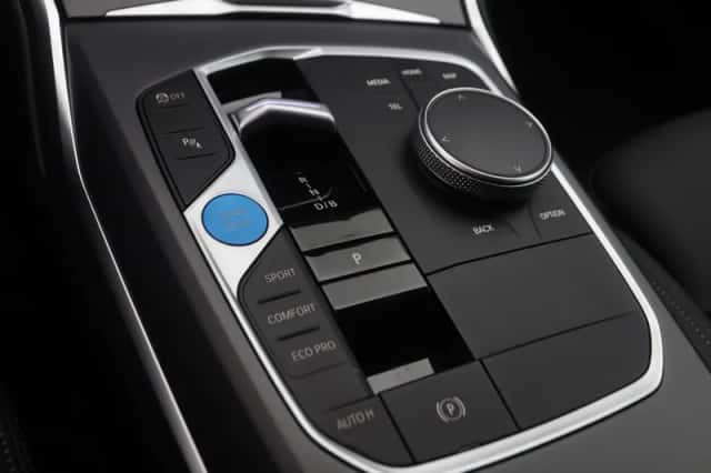 BMW i4 (2026) thumbnail 16