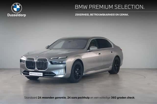 BMW i7 (2022) thumbnail 1