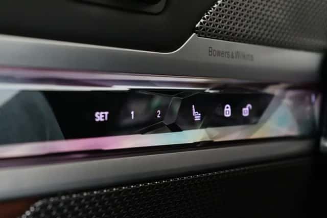 BMW i7 (2022) thumbnail 16